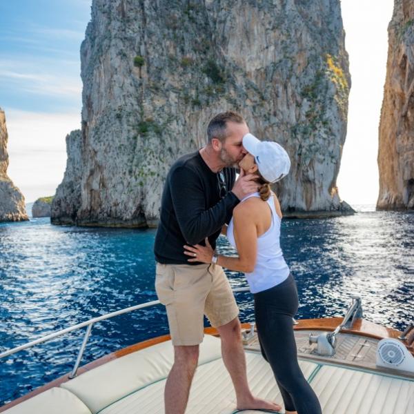 Di 'Si'' in mezzo al mare: una proposta da sogno al tramonto